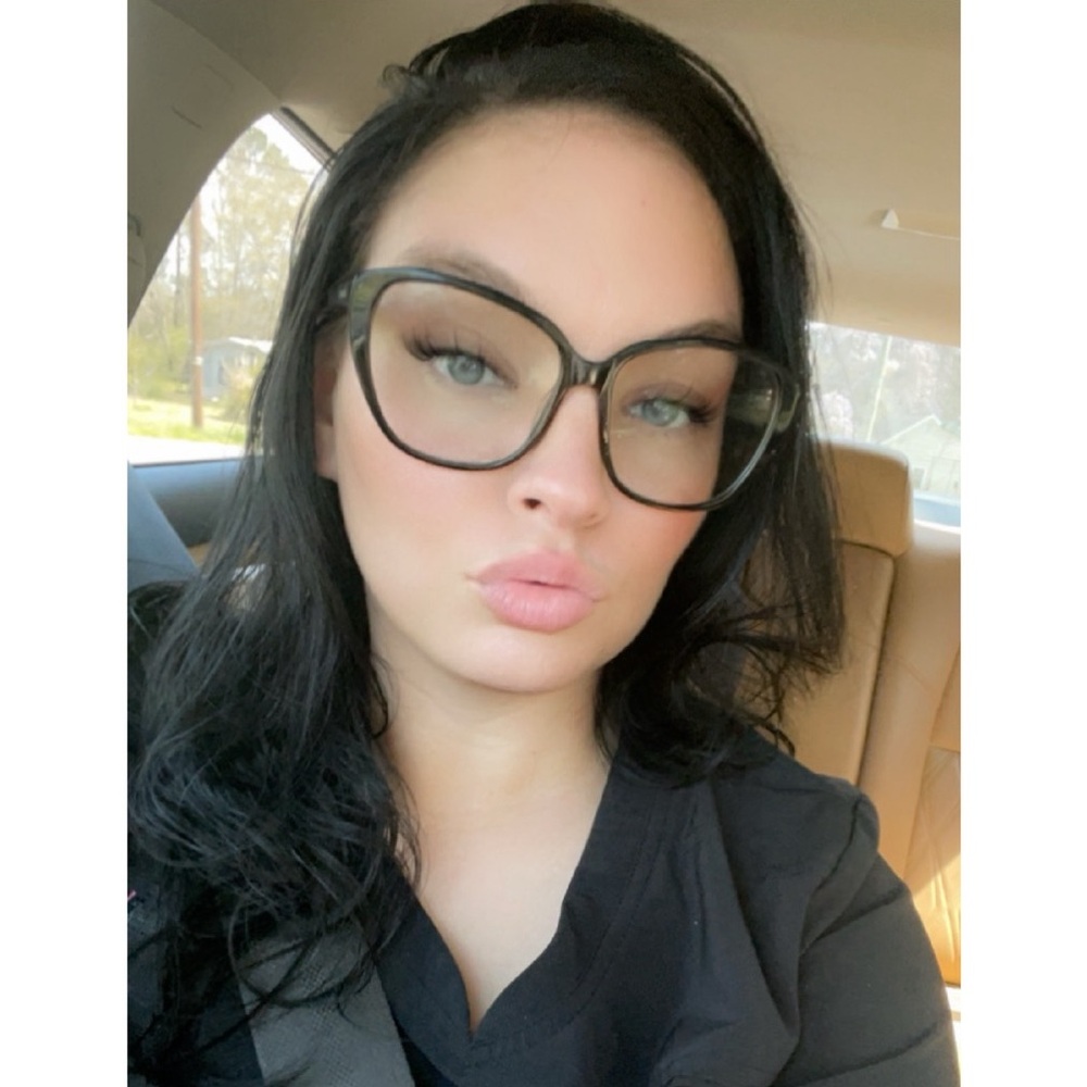 Name is Amanda.. here to shop, till I DROP Lol…I love Michael Kcors.. & More!